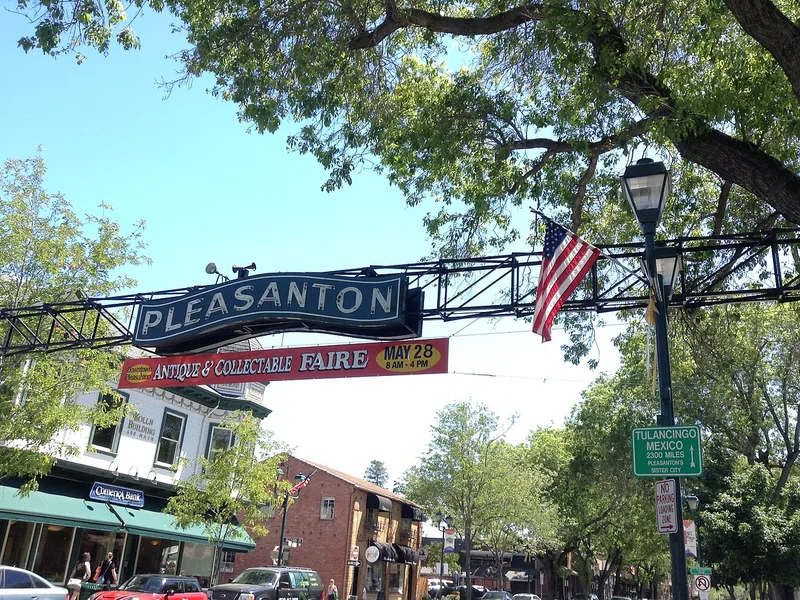 Downtown Pleasanton CA Main Street — Historic Arch Landmark, Alameda County